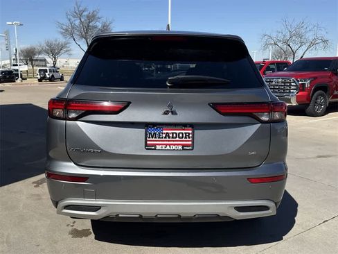 Used 2024 Mitsubishi Outlander SE image 5