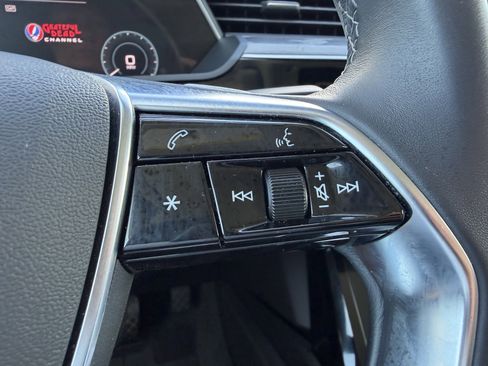 Used 2022 Audi e-tron Premium image 32