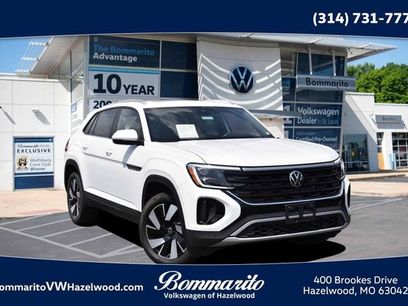 Used 2025 Volkswagen Atlas Cross Sport SE w/ Panoramic Sunroof Package