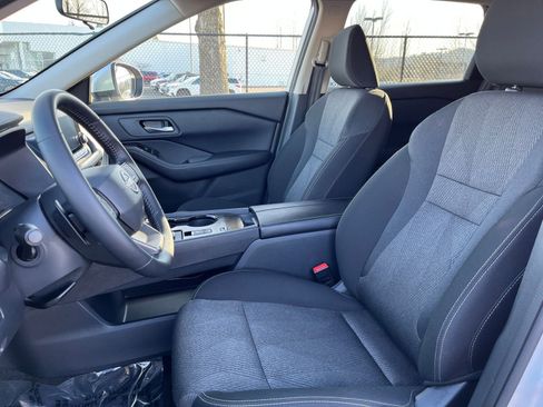 Used 2025 Nissan Rogue SV image 38