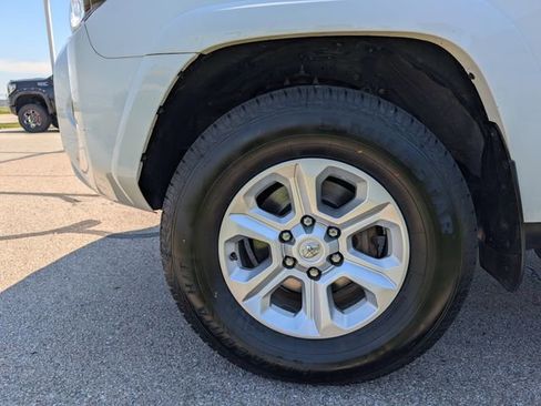 Used 2022 Toyota 4Runner SR5 Premium w/ Moonroof Package AWD/4WD image 23