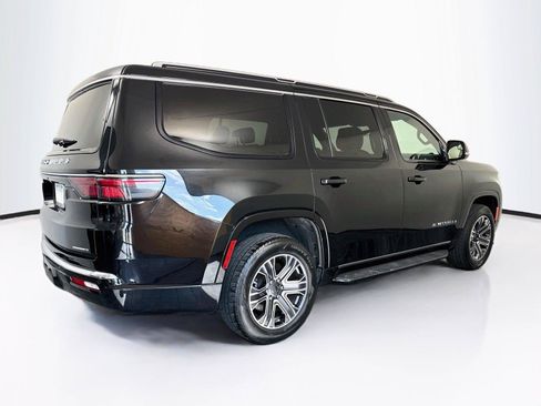 Used 2024 Jeep Wagoneer Series II w/ Flexible Seating Group RWD image 5