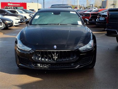 Used 2018 Maserati Ghibli GranLusso image 2
