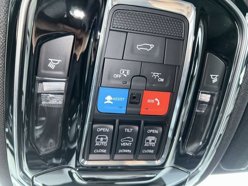 New 2024 Jeep Grand Cherokee Overland w/ Advanced Protech Group III AWD/4WD image 19