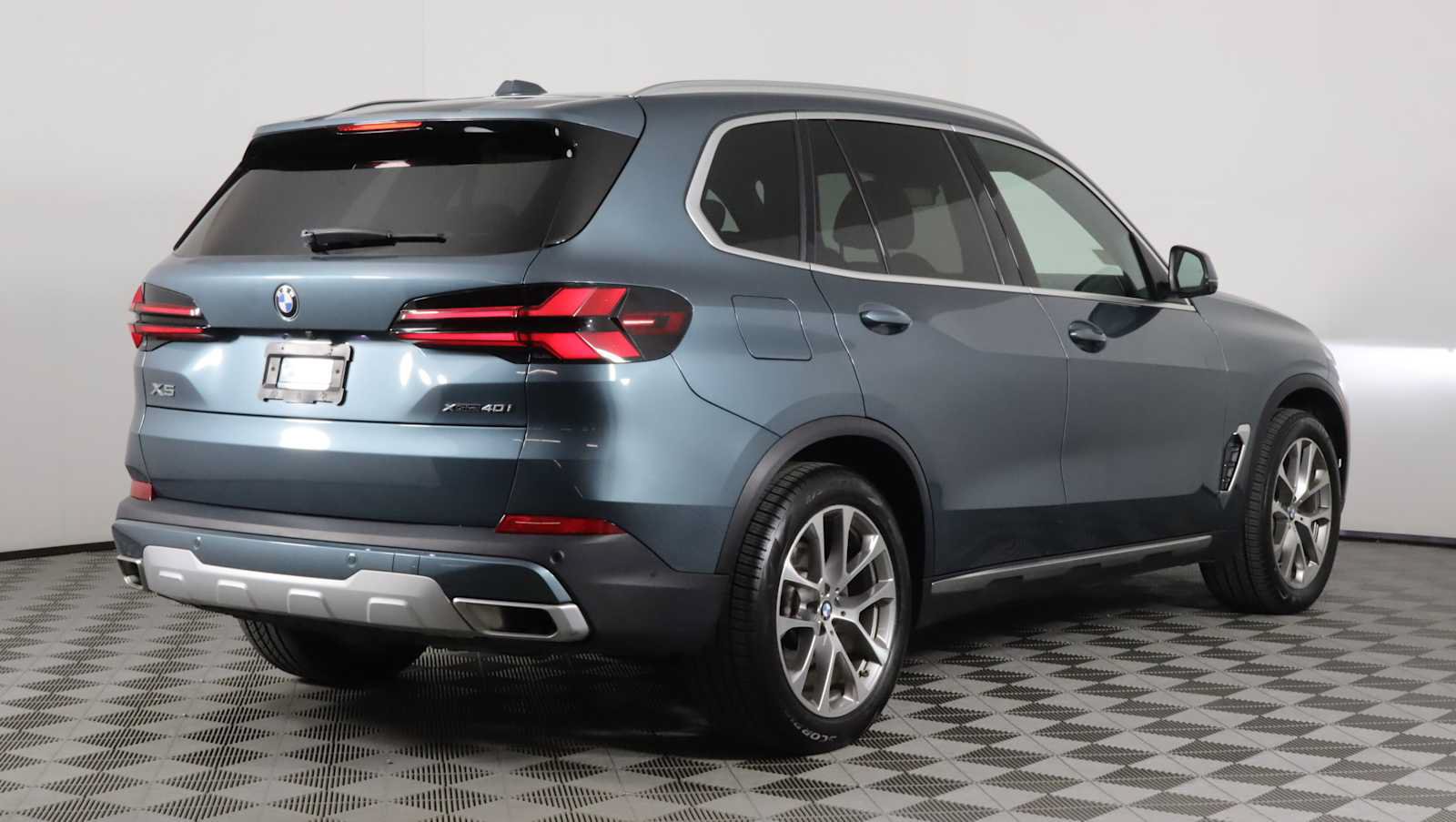 Used 2024 BMW X5 xDrive40i w/ Premium Package AWD/4WD image 6