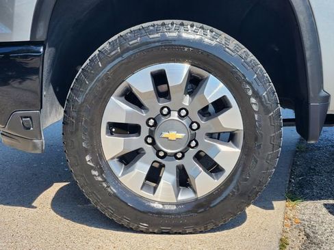 Used 2024 Chevrolet Silverado 2500 Custom w/ Custom Value Package AWD/4WD image 10