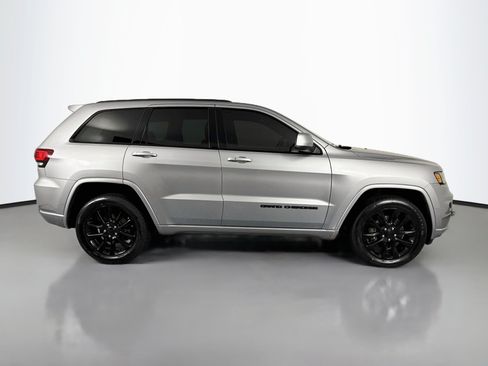 Used 2021 Jeep Grand Cherokee Laredo X AWD/4WD image 4