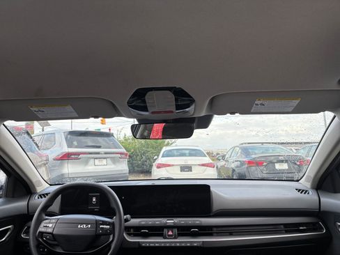 Used 2025 Kia K4 LXS image 32