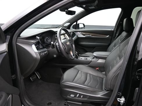 Certified 2025 Cadillac XT6 Sport w/ Platinum Package AWD/4WD image 9