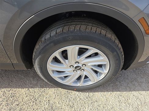 New 2026 Lincoln Corsair Premiere image 7