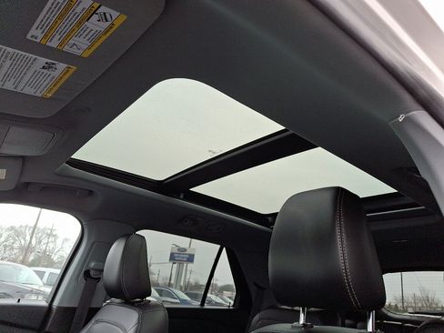 Certified 2022 Ford Explorer XLT w/ Equipment Group 202A image 15