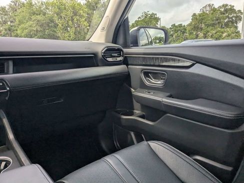 Used 2025 Honda Pilot Elite image 17