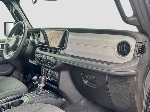 Used 2024 Jeep Wrangler Unlimited Sahara AWD/4WD image 28