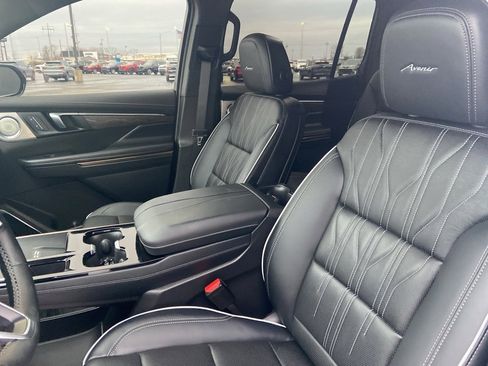 Certified 2025 Buick Enclave Avenir w/ Super Cruise Package image 13