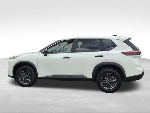 Used 2024 Nissan Rogue S FWD image 9