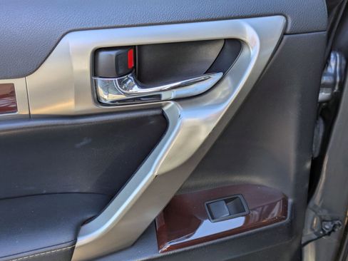 Used 2016 Lexus GX 460 image 27