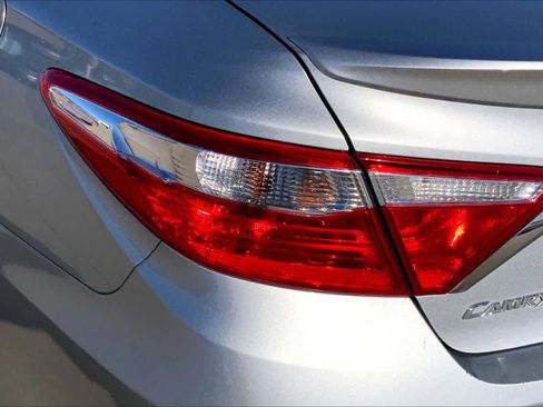 Used 2017 Toyota Camry XSE image 27