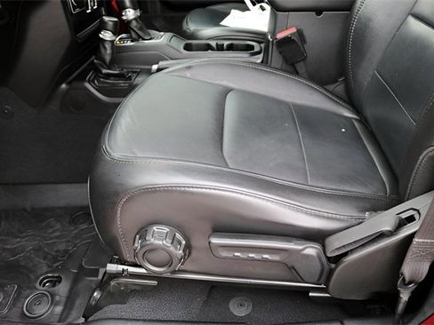 Used 2021 Jeep Wrangler Unlimited Sahara image 13