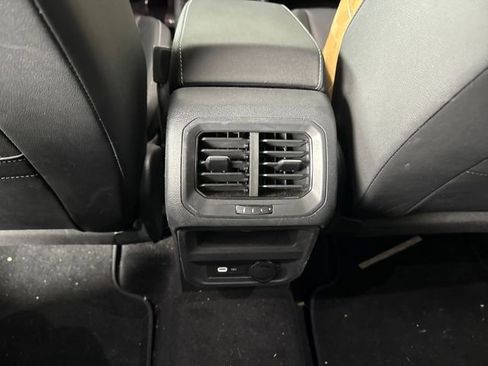 Used 2023 Volkswagen Tiguan SE w/ Panoramic Sunroof Package image 21