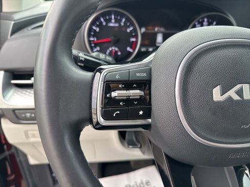 Used 2024 Kia Carnival LX image 14