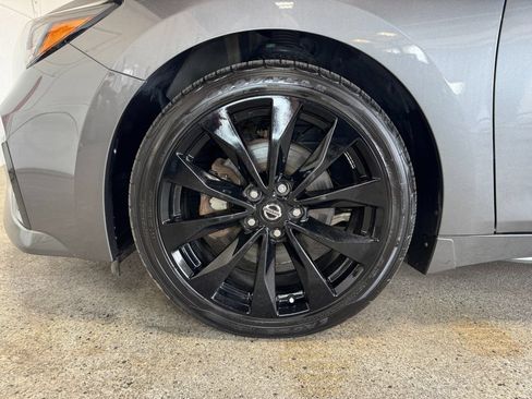 Used 2021 Nissan Maxima SR FWD image 24