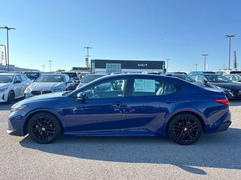 Used 2025 Toyota Camry SE FWD image 2