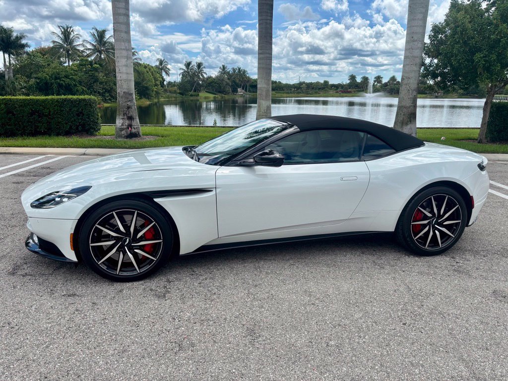 Used 2023 Aston Martin DB11 Volante RWD image 2