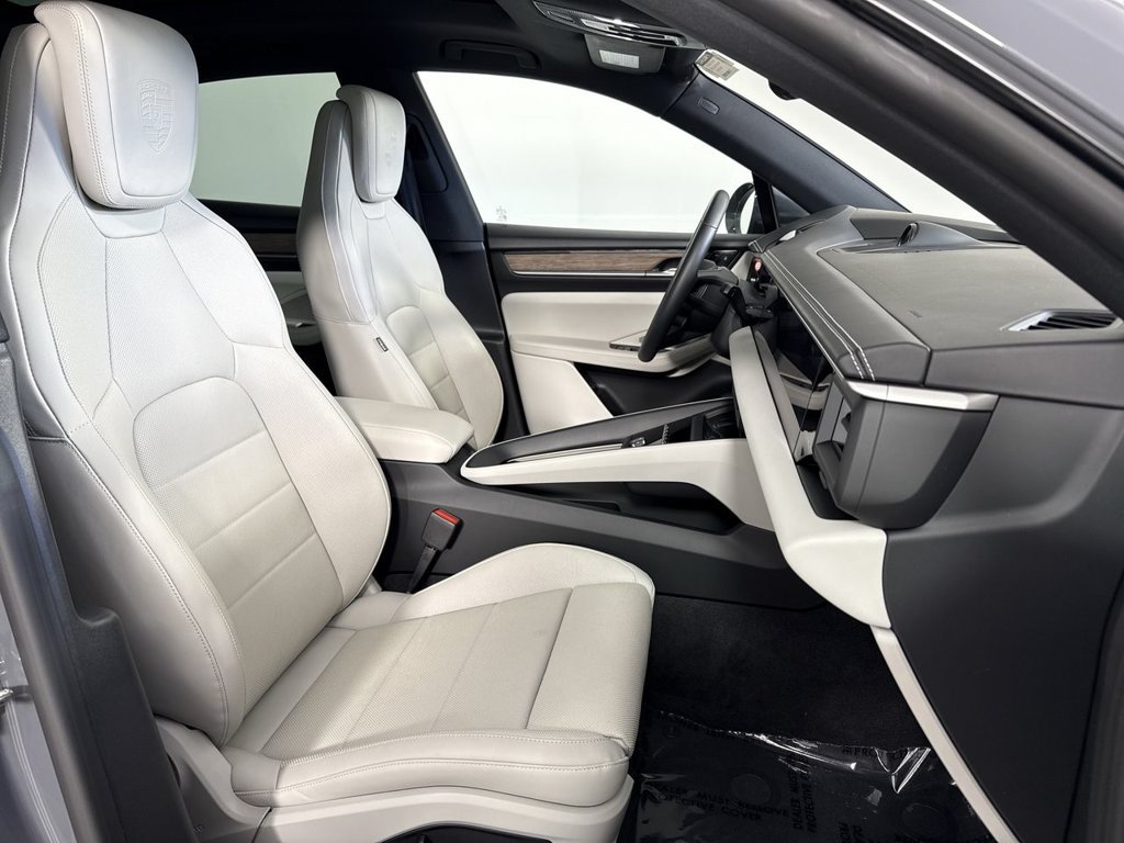 Certified 2025 Porsche Macan Electric RWD image 25