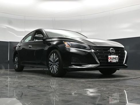 Used 2024 Nissan Altima 2.5 SV AWD/4WD image 49