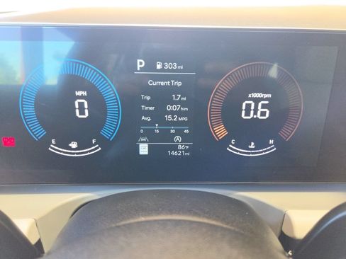 Used 2025 Hyundai Tucson SEL FWD image 2