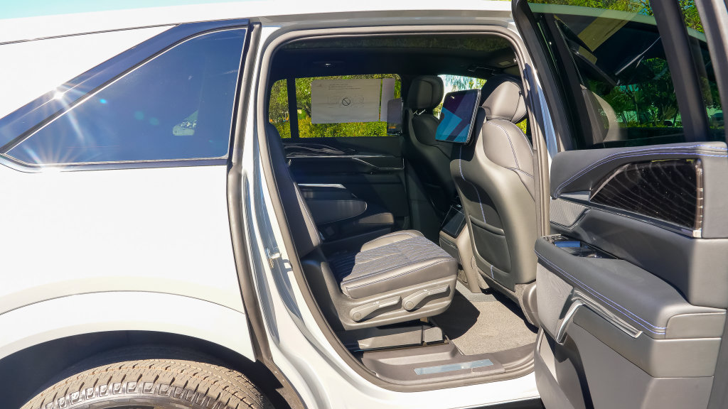 New 2026 Cadillac Escalade IQ Sport 1 AWD/4WD image 10