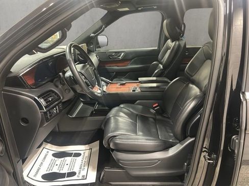 Used 2024 Lincoln Navigator Premiere image 12