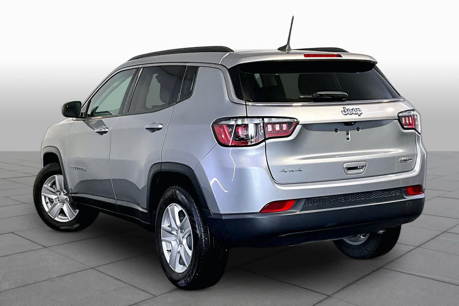 Used 2022 Jeep Compass Latitude w/ Sun and Sound Group AWD/4WD image 22
