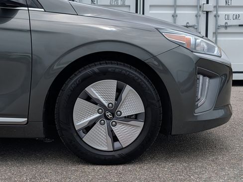 Used 2022 Hyundai Ioniq SE FWD image 11