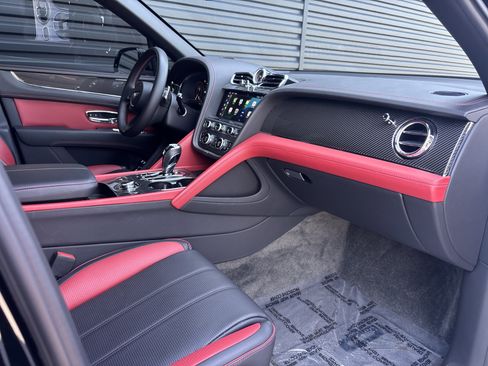 Used 2022 Bentley Bentayga AWD/4WD image 13