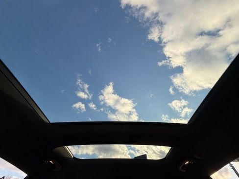 Used 2020 Mercedes-Benz GLC 300 4MATIC image 17