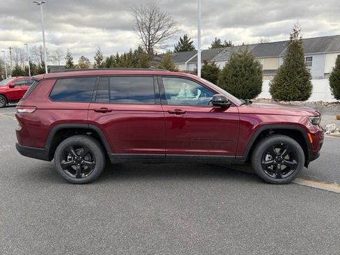 New 2025 Jeep Grand Cherokee L Limited image 9