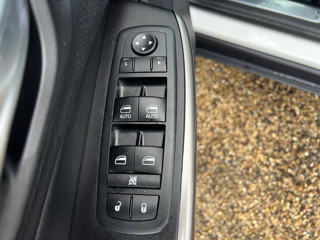Used 2020 Jeep Cherokee Limited w/ Technology Group AWD/4WD image 22
