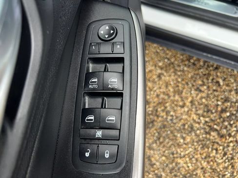 Used 2020 Jeep Cherokee Limited w/ Technology Group AWD/4WD image 22
