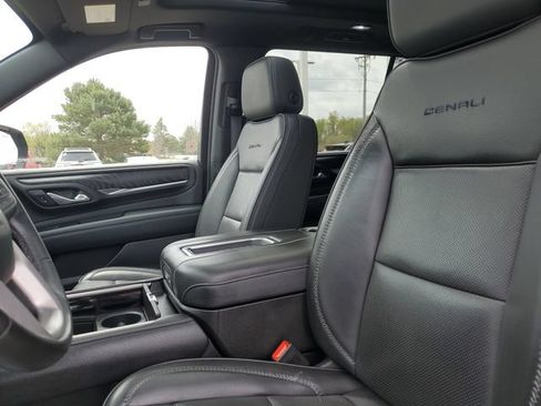 Used 2024 GMC Yukon XL Denali AWD/4WD image 5