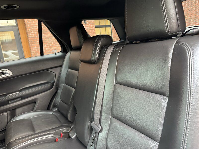 Used 2015 Ford Explorer XLT w/ Equipment Group 202A FWD image 18