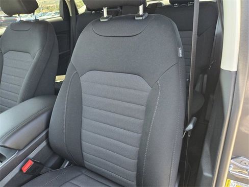 Used 2024 Ford Edge SE image 19