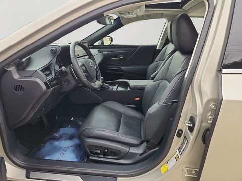 Used 2024 Lexus ES 300h w/ Luxury Package image 14