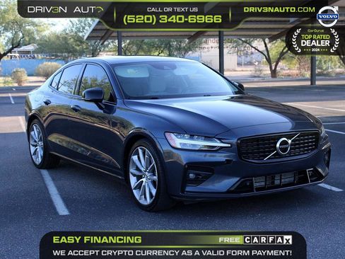 Used 2021 Volvo S60 T5 Momentum image 1