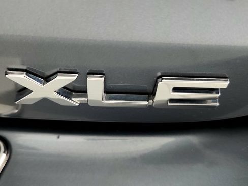 Used 2023 Toyota Highlander XLE AWD/4WD image 14