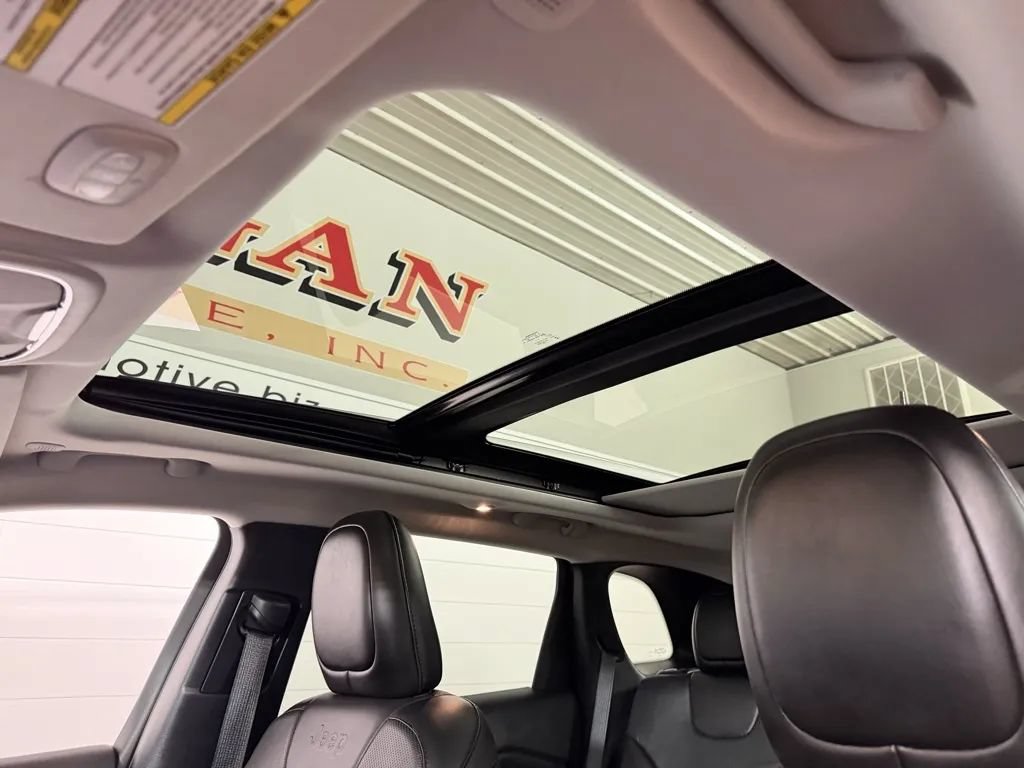 Used 2021 Jeep Cherokee Limited AWD/4WD image 15