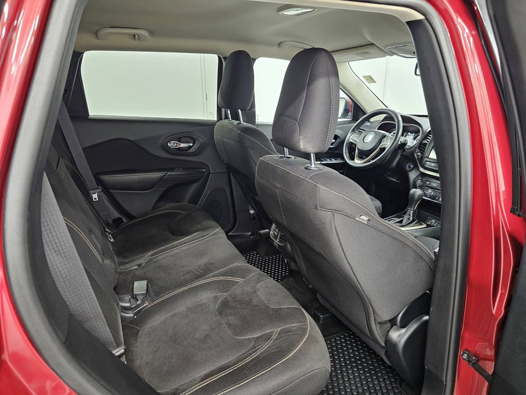 Used 2015 Jeep Cherokee Latitude w/ Comfort/Convenience Group FWD image 26