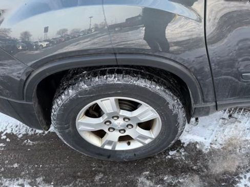 Used 2011 GMC Acadia SLE image 7