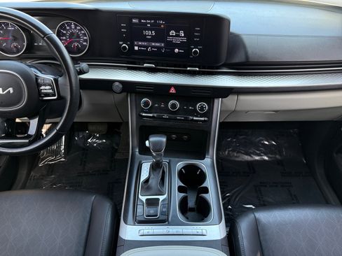 Used 2022 Kia Carnival LX image 10