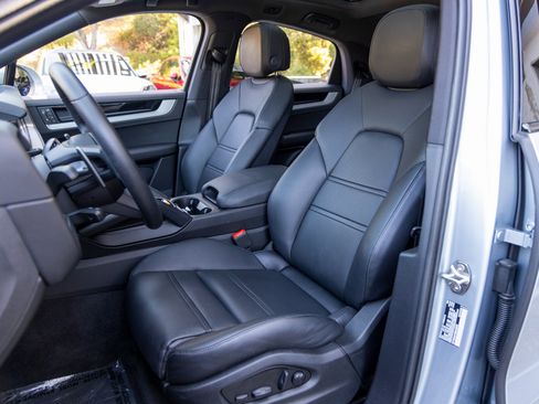 Certified 2025 Porsche Cayenne Coupe image 5